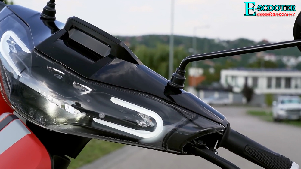 đèn pha xe tay ga điện Soco Cux Ducati edition 2021